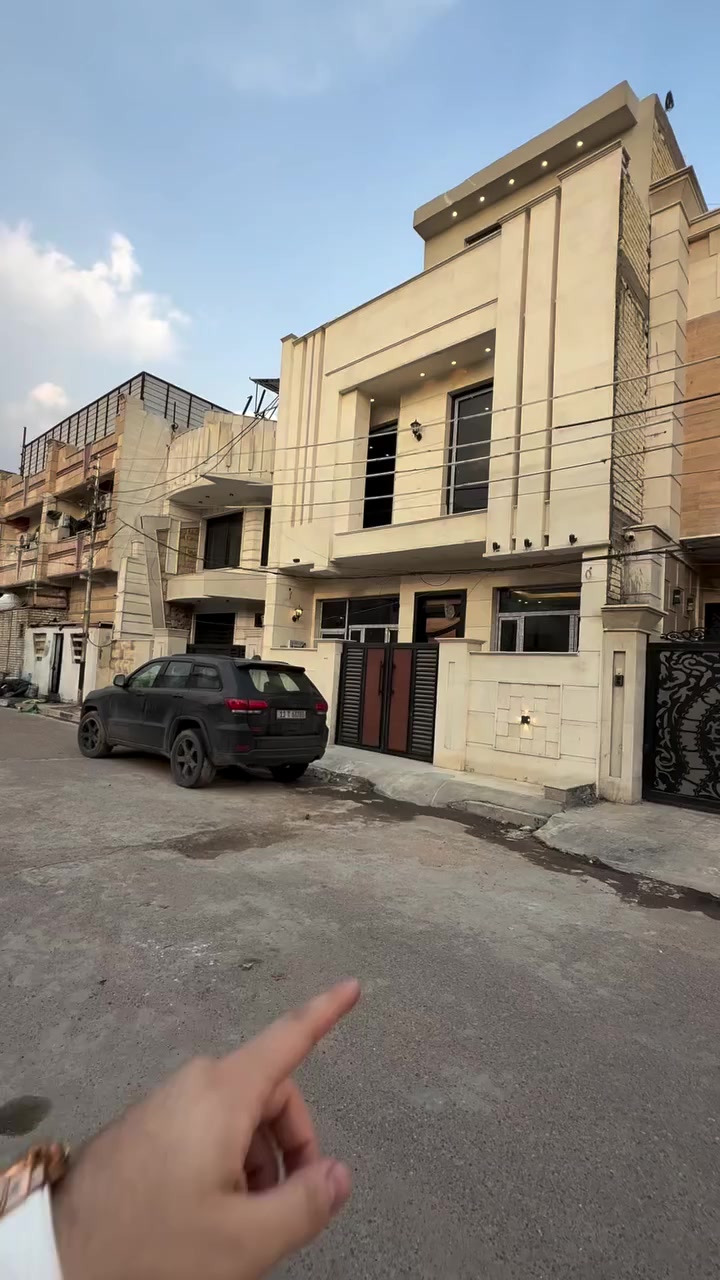 ⁨ ⁨ ⁨ ⁨ ⁨ 🏡 للبيع – بيت جداً مميز في السيدية

المساحة: 50م | الواجهة: 7.5م | النزال: 6.6م

التفاصيل:

 • الطابق الأول: صالة ضيوف + مطبخ حديث + حمام.
 الطابق الثاني: غرفتين + سويت .
الطابق الثالث: غرفة نوم سويت.

#لمعرفة #السعر #الرقم ( 1 ) #سأتي #السعر مباشره 

الموقع المثالي:
يقع المنزل في السيدية المثلث الذهبي

📞 للمزيد من التفاصيل أو لحجز معاينة، اتصل بنا على: 
*********** + واتساب مهندس غيث 
***********

عقارات عقارات_ابوظبي عقارات_الامارات عقارات_تركيا عقارات_للبيع المهندس_غيث_علي⁩⁩⁩⁩⁩
