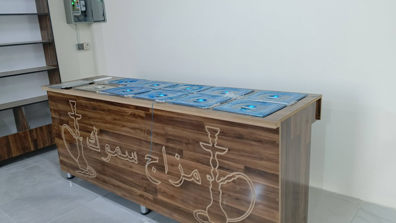 للبيع رفوف عدد6 قياس عرض متر وارتفاع مترين ونص وعمق 30سم + ميز معسل + بلانكات معسل عدد10 قياس 36/26 وعمق 15 جددما مستعملات ولا يوم تسكام درجه اولى السعر 950000 الف الاتصال ***********
