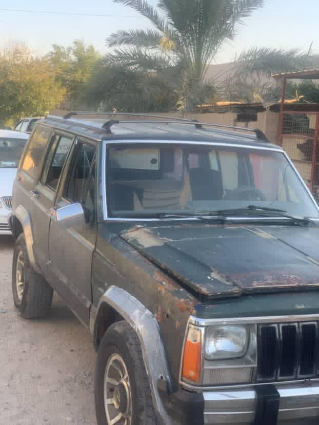 يجيب شيروكي موديل 91 رقم اسود باسمي جام اتو ماسحات شغالات قفل ابواب شغال  السعر :15 قفل مكانها العبيدي (ملاحضه ترهم مراوس وانطي فرق )


**إذا كنت صاحب هذا الإعلان وتريد حذفه لأي سبب، رجاءا أرسل رسالة إلى الدعم الفني**