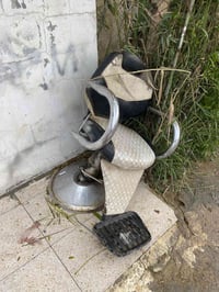 سلام وعليكم كرسي للبيع كوم حديد ب٢٥الف الاستفسار /07770070177