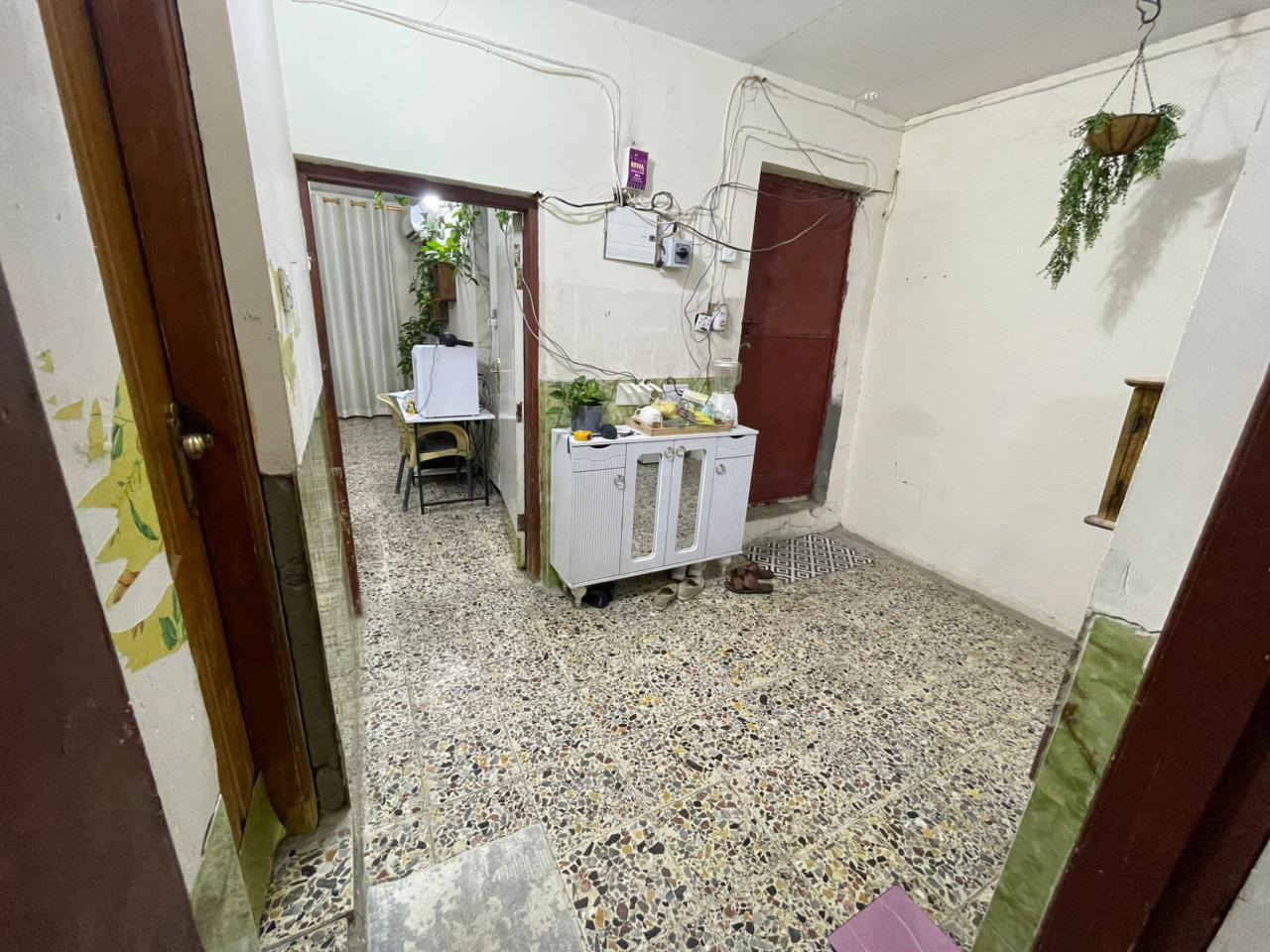 مشتمال للايجار طابق ثاني اربع شوارع خلف طاوق البنوك غرفتين وستقبال ومطبخ سعر 375الف ***********
