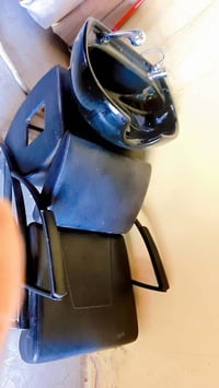 مغسله حلاقه للبيع نظيفه وما بيه أي خلل أو ضرر وصونده كامله وياهه الاتص...