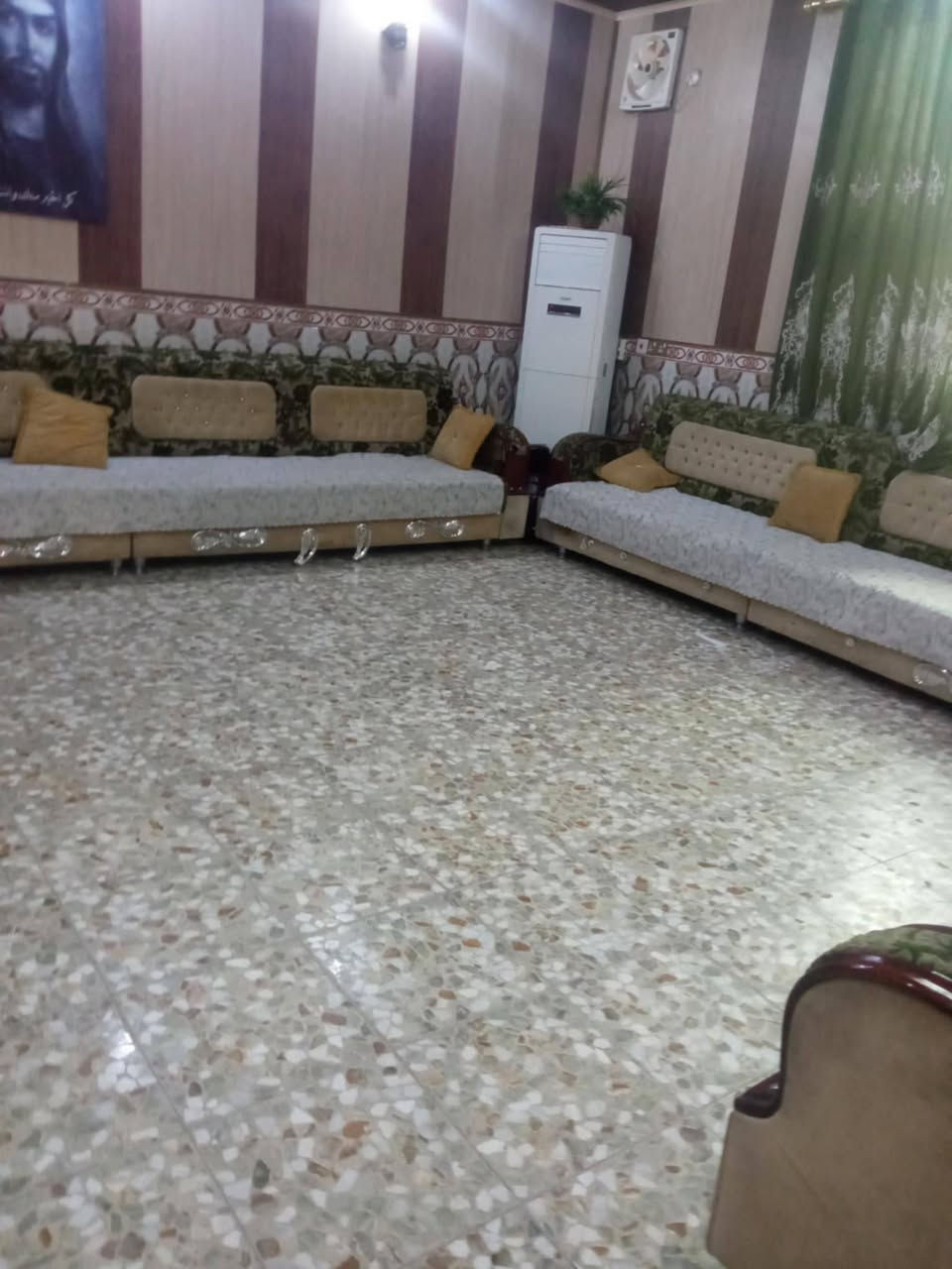 بيت للبيع بحي نادر 3 مساحته 240م طابو صرف يتكون من استقبال و3 غرف نوم وهول ومطبخ ومجمع صحي عدد 2 طابق واحد ب135


**إذا كنت صاحب هذا الإعلان وتريد حذفه لأي سبب، رجاءا أرسل رسالة إلى الدعم الفني**