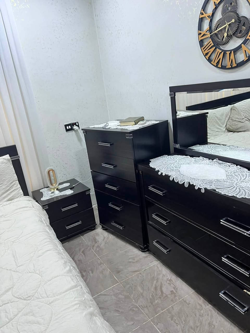 غرفة نوم للبيع اي عيب مابيها من ماركة استقبال 500الف بيها مجال اي استفسار خابر ع رقم ***********

