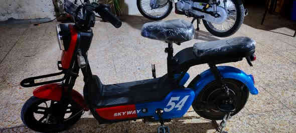 السلام عليكم دراجه شحن للبيع دراجه حلوه و نضيفه مثل ما كدامككم الَدراجه عنوانها ميسان العماره حي المعلمين و سعر الدراجه 360 و بيها مجال للتواصل ***********
