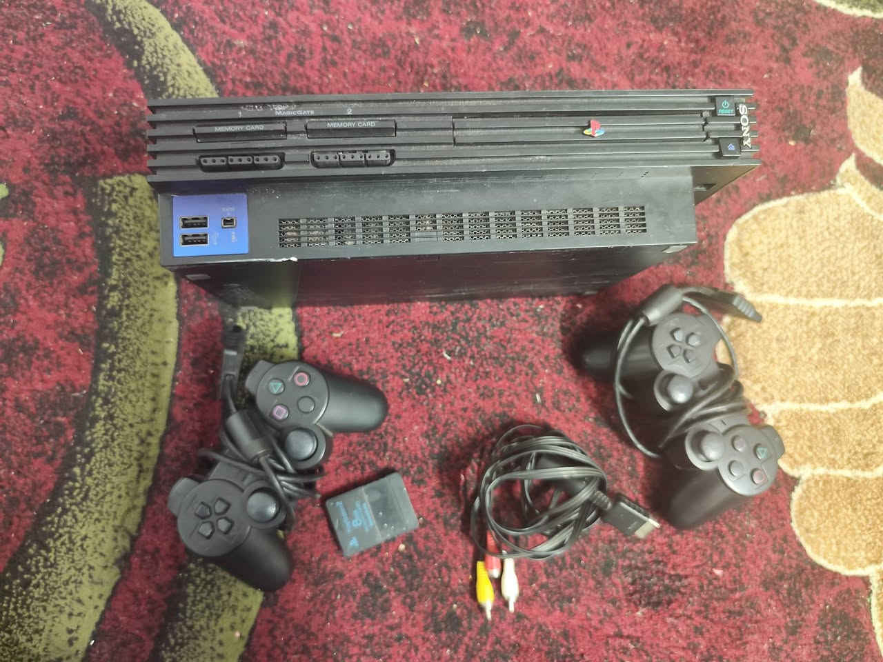 السلام عليكم
عندي بلي ستيشن 2
مستعجل وياه جوستيكه 
العدد 2 مشتريهن جديدات 
وتاركه البلي بغداد  قرب مرور تاجيات
رقه ***********
سعر 35
