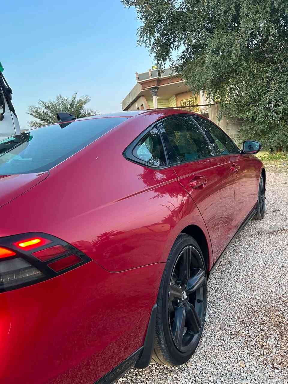 السلام عليكم 
هوندا اكورد هايبرد فئه L sport وارد امريكي موديل 2024 صور حادث مرفق بالمنشور صبغ بس البنيد بدون دواخل بدون كلشي مكفوله من الدواخل سياره جديده مناقصه كلشي ماشيه 64 الف مايل رقم بغداد بأسمي مكان السياره بغداد ابوغريب
السعر 186 وبيه مجال بسيط 
التلفون ***********
