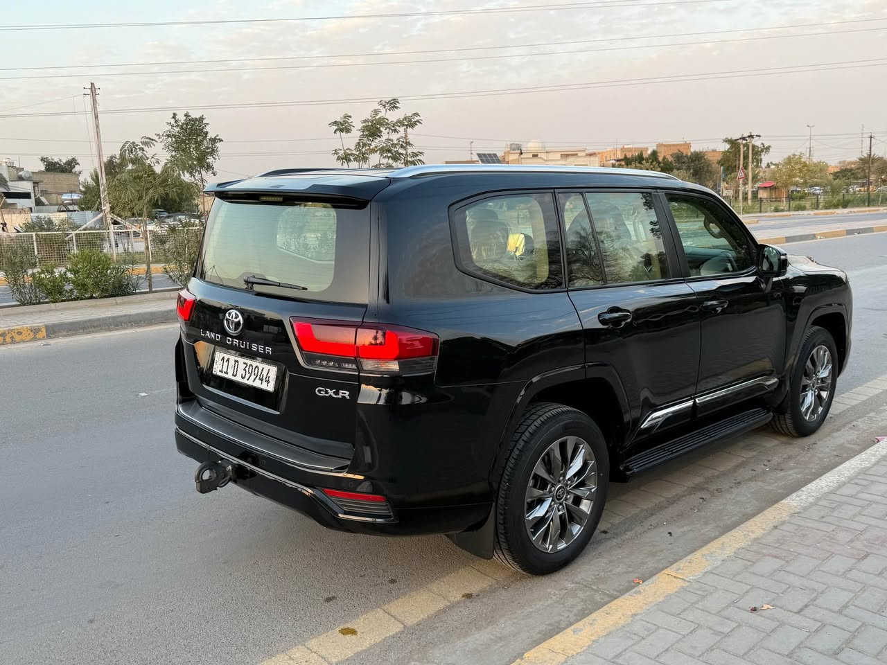 لاندكروزر 2023 رقم بغداد باسمي 
بريم أصل السيارة فول مواصفات ام التطبيق 
فتحه 
شاحن لاسلكي 
كراسي جلد تدفئة تبريد مقاعد 
كراسي كهرباء 
حساس امامي خلفي 
كامره 
٣ شاشات اصل  تطبيق 
جنطه كهرباء 
وباقي مواصفات المعروفه 
السياره بيها رصعه بالجاملغ الخلفي سحبتها 
باقي السيارة مكفوله من صبغ بارد كفاله عامله 
مكاني بغداد السعر 645م. بيها مجال جدا  بسيط
مكاني بغداد *********** بغداد, العراق
