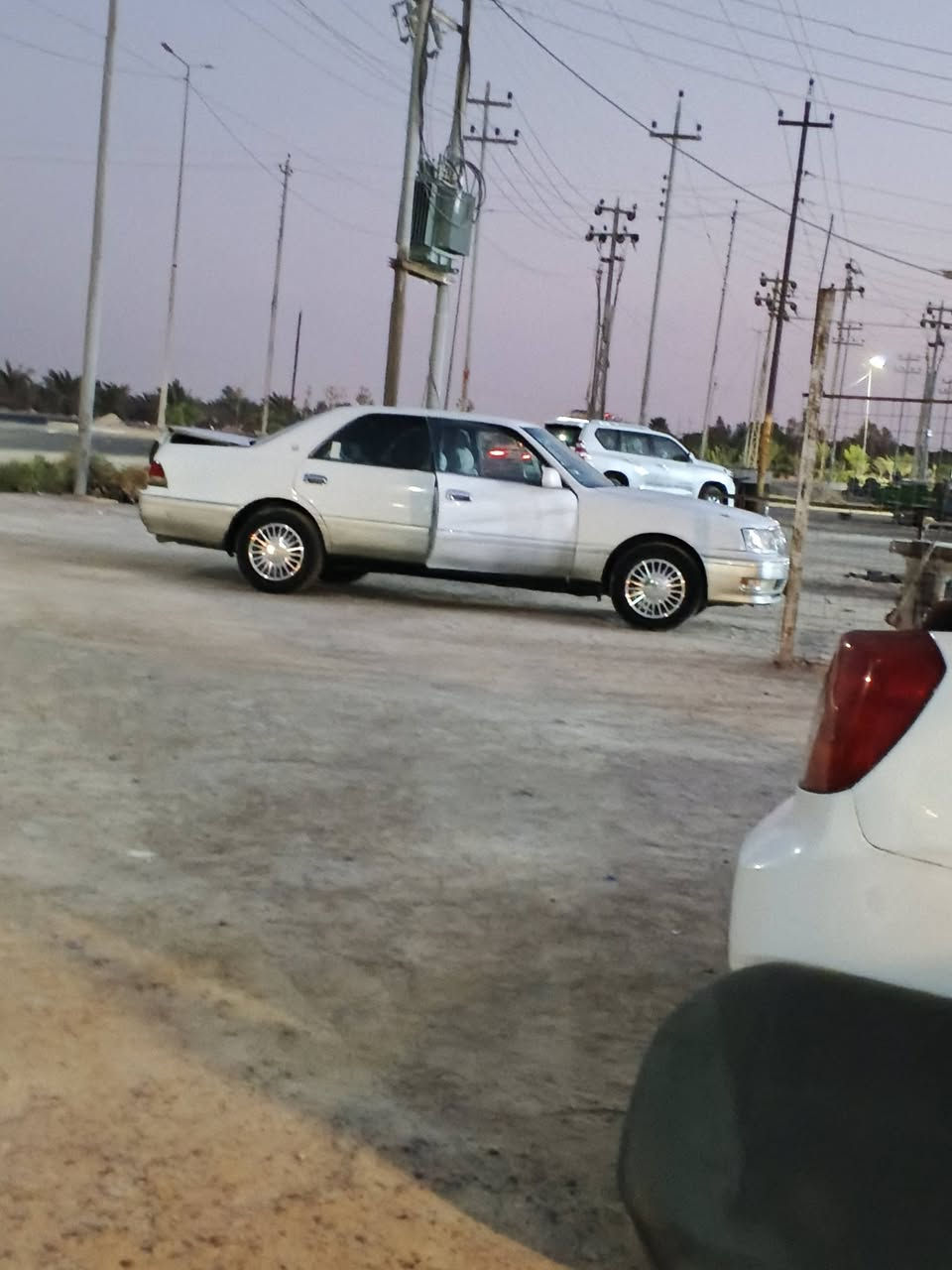 للبيع راس الثور فلات موديل 2000
رقم بصره انكليزي مكفولة من الكص والنقل والضربه 
مكينه وكير فيفيتي 3000جددالعنوان البصره القرنه ***********
