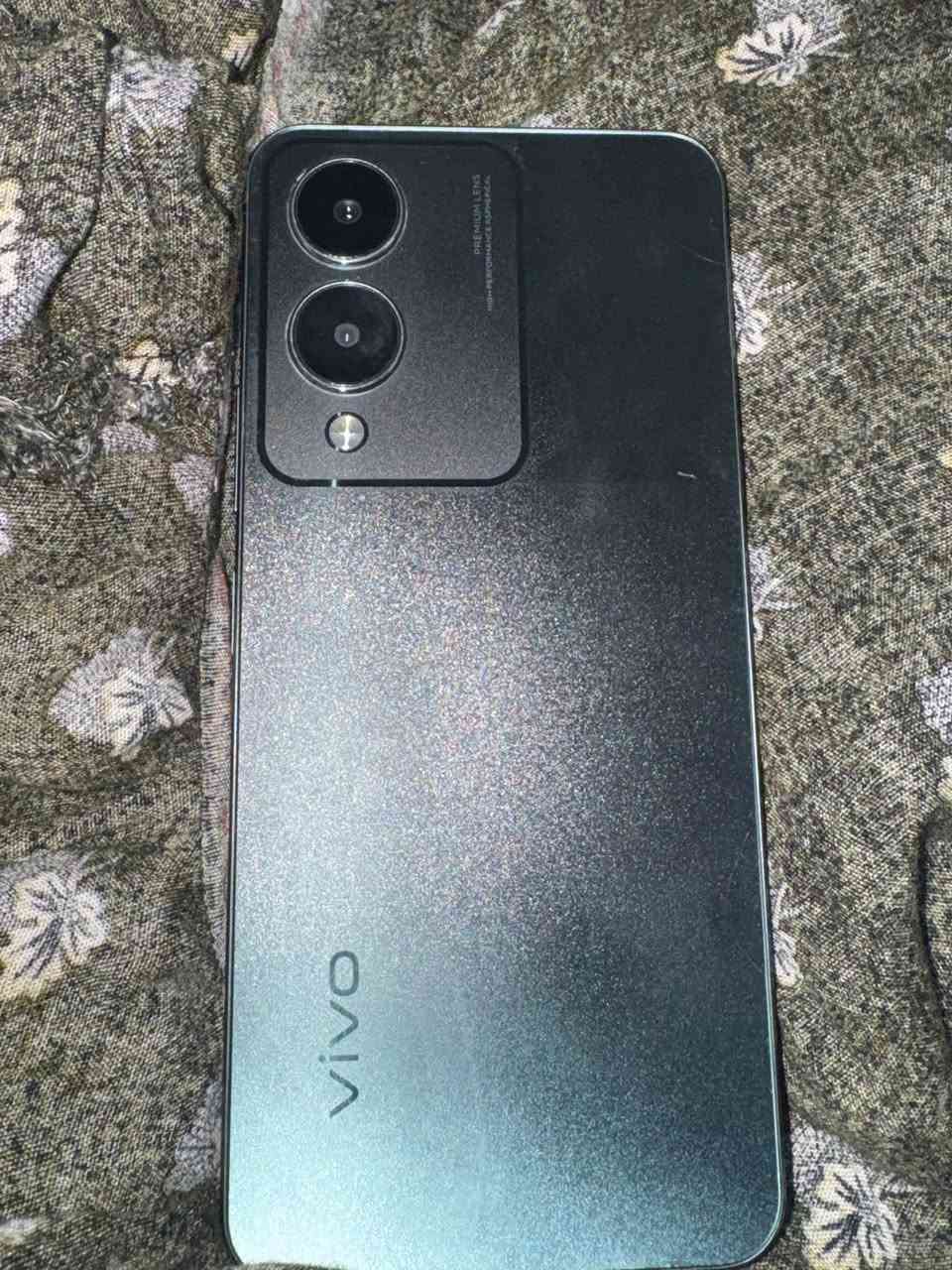 السلام عليكم جهاز vivo y17s للبيع ذاكره 128 الجهاز نضيف جدآ بصمه وجه واصبع مداخل اي تصليح وكامرته غنيه عن التعريف وموجوده ملحقاته كارتونه الجهاز والشاحنة مكان الجهاز بغداد 
*********** سعر الجهاز 250 الف
