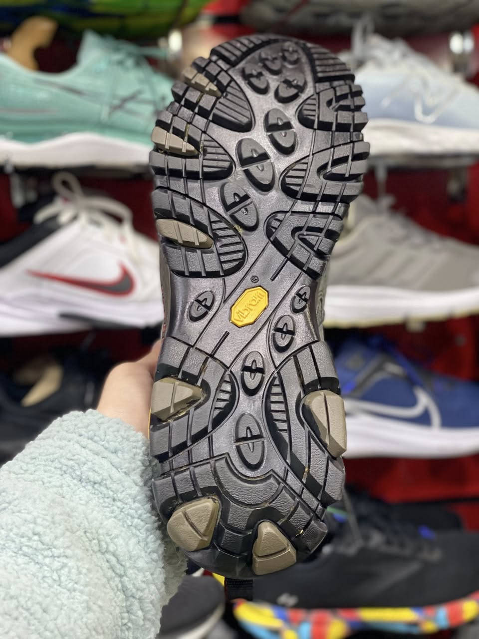 ماركة میرەل وكالة اصلي
قياس :٤٩
طول القدم :٣٢سم
للحجز دذلي خاص لو واتساب 
٧٧٠٨٢٨٤٢٤٢
