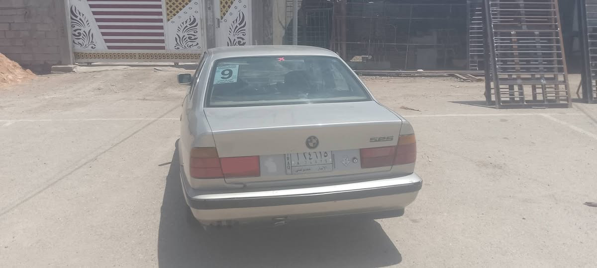 سلام عليكم سياره عارضه للبيع موديل 89 مصبوغه عام 
وب 35 
رقم التلفون  
***********
