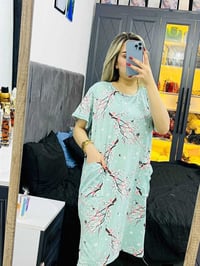 شلحة نسائي قصيرة الخامة: فانيلة ليكرا  القياس: فري سايز متوفرة بـ 6 أل...