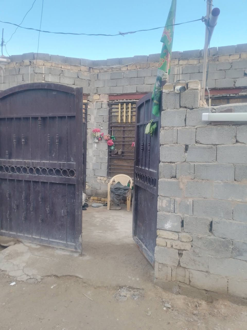 بلااااااااااش بيت للبيع المساحه 230 الموقع حي ابو سلام عله طريق شريفات للستفسار ***********السعر 26 وبي مجال كافه الخدمات متوفره قطعه بصفه من ضمن المساحه
