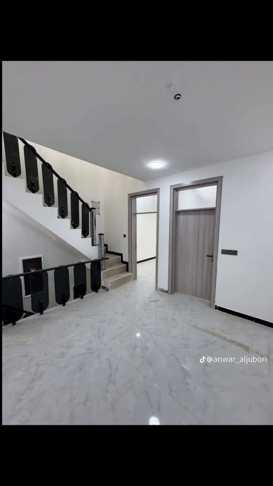بيت للايجار في منطقة الهورة قرب قطر الندى المساحة 100 م طابق ارضي يحتوي 2 غرف نوم فقط وهول ومطبخ سعر الايجار 300 الف 
رقم الهاتف ‭***********‬
