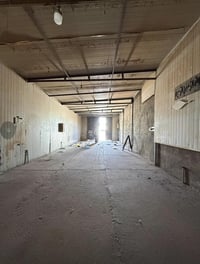 موقع مميز للاستثمار بمساحه واسعة تبلغ 200متر يصلح كسوبر ماركت او مخزن ...