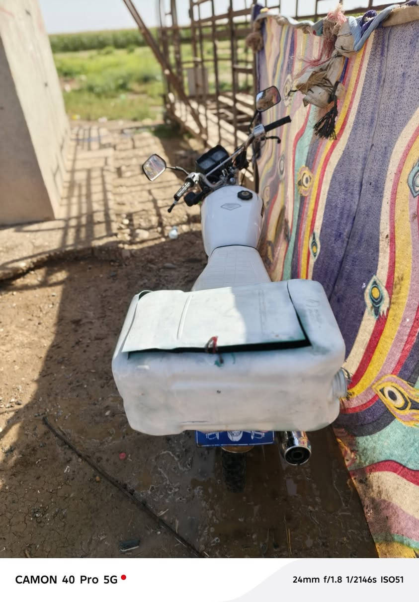 دراجه للبيع فول مواصفات كهربائيات كلها شغاله اشاير لايت +بگ لايت هورن كلو جديد تايرات وچوابه +وياله كلو اصلي وجديد تاخذها شرط بيها شي خليها يمك وتجي تاخذ فلوسك سعرها 400قفل قفل وترهم مراس بستوته وذا نضيفه انطي فرق ***********بس رمش بي واتساب
