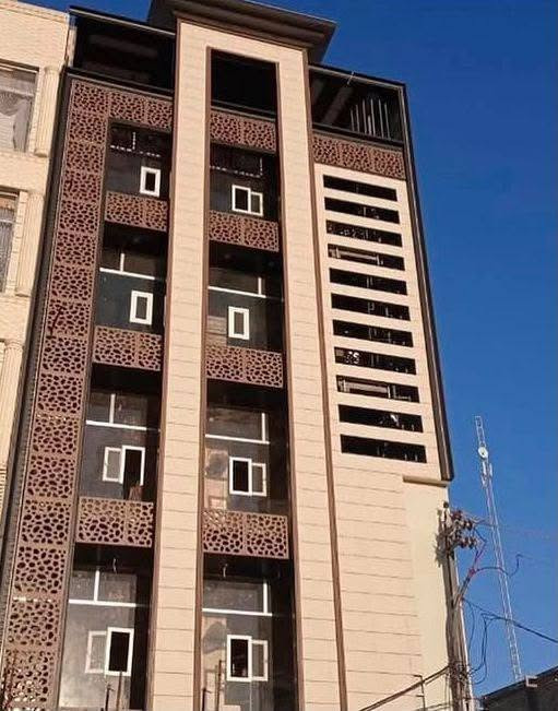 بنايه طابو صرف تتكون من 5 طوابق  تحتوي البنايه على كاميرات مراقبه و منظومه حرائق ومنظومه صوت في جميع الطوابق وتحتوي على مصعد كهربائي بين الطوابق وكذلك ايضاً سلم طوارئ   وموقع مولد خاص واردها السنوي من ٤٠ إلى ٦٠ مليون المساحه156 ومع الفضاء 181 (علماً ان الفضاء مذكور في السند) 
العنوان: كربلاء، خدمي حي رمضان،
السعر مليار و٥٧٥ وبي مجال/***********
