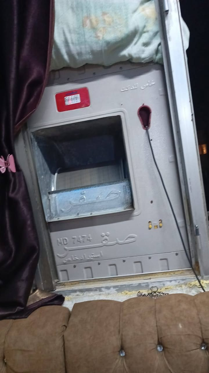 أغراض للبيع العنوان سيديه شغالات نضيفات كلش اي ضرر مابيهن
غرفه شبابيه كامله سرير ابو نفر عدد٢ ب٢٥٠ وبيها مجال

مبرده ثلج حجم جبير نضيفه كلش ب٢٠٠ وبيها مجال

سبلت طن شغال وعلى فحص اي نقص مابي ب٢٥٠ وبي مجال

غساله الحافظ ١٨ كيلو ب٢٠٠ وبيها مجال


**إذا كنت صاحب هذا الإعلان وتريد حذفه لأي سبب، رجاءا أرسل رسالة إلى الدعم الفني**