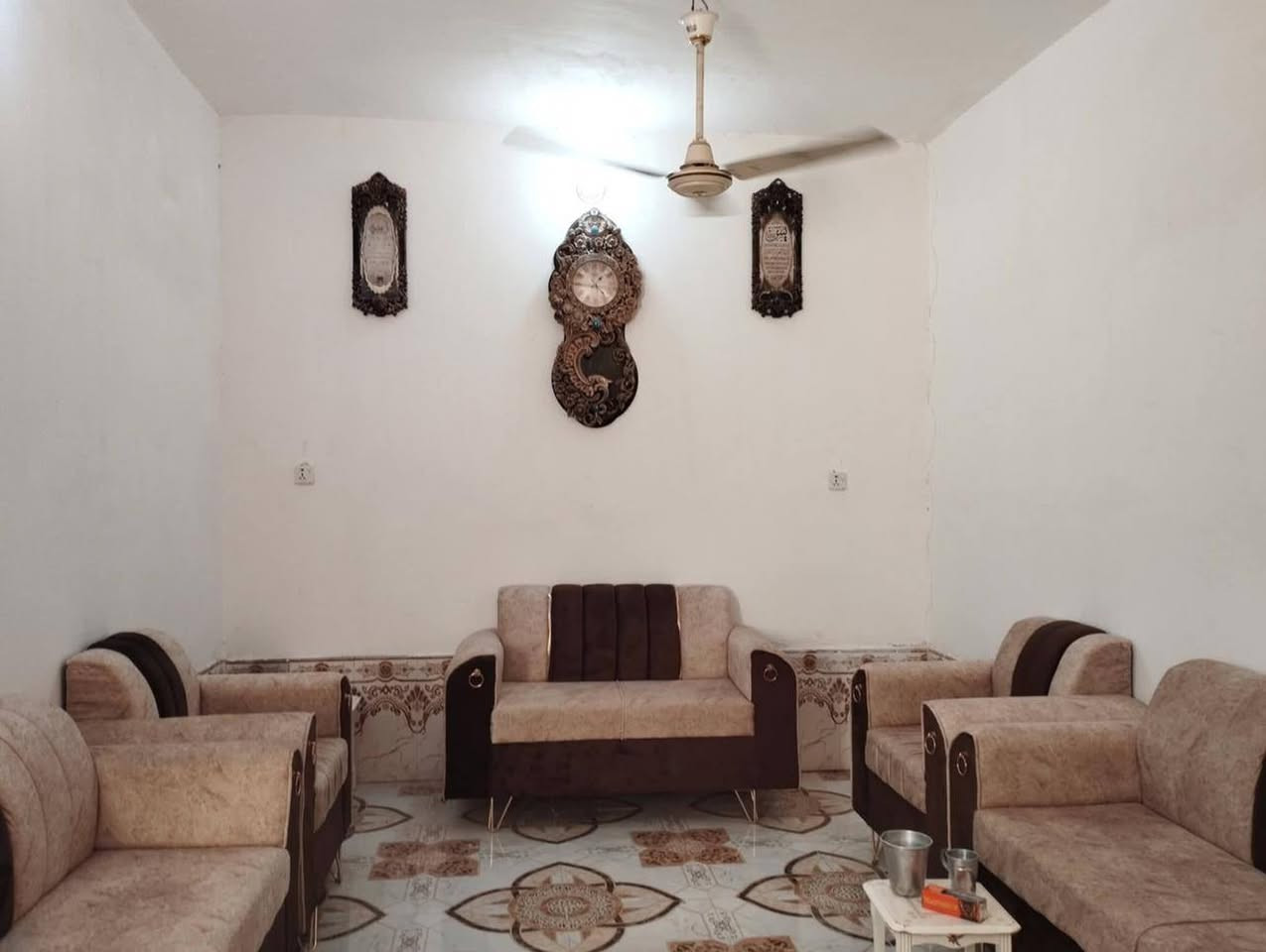 للبيع بيت زراعي
مساحته  ١٥٠ متر بالسبل لاولى غرفتين وصاله ومطبخ وصحيات واستقبال مسافه عن لمدرسه السعر ٥٠ وبي مجال
للاستفسار واتساب ***********
