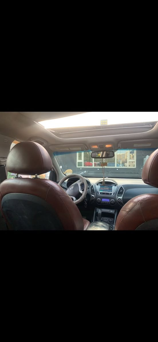 السلام عليكم توسان2012  وارد أمريكي فول مواصفات عدا البصمة للبيع فقط  جاهزة من كلشي مابيها نقص  السعر )130) للأستفسار المراسلة خاص او الاتصال ***********
