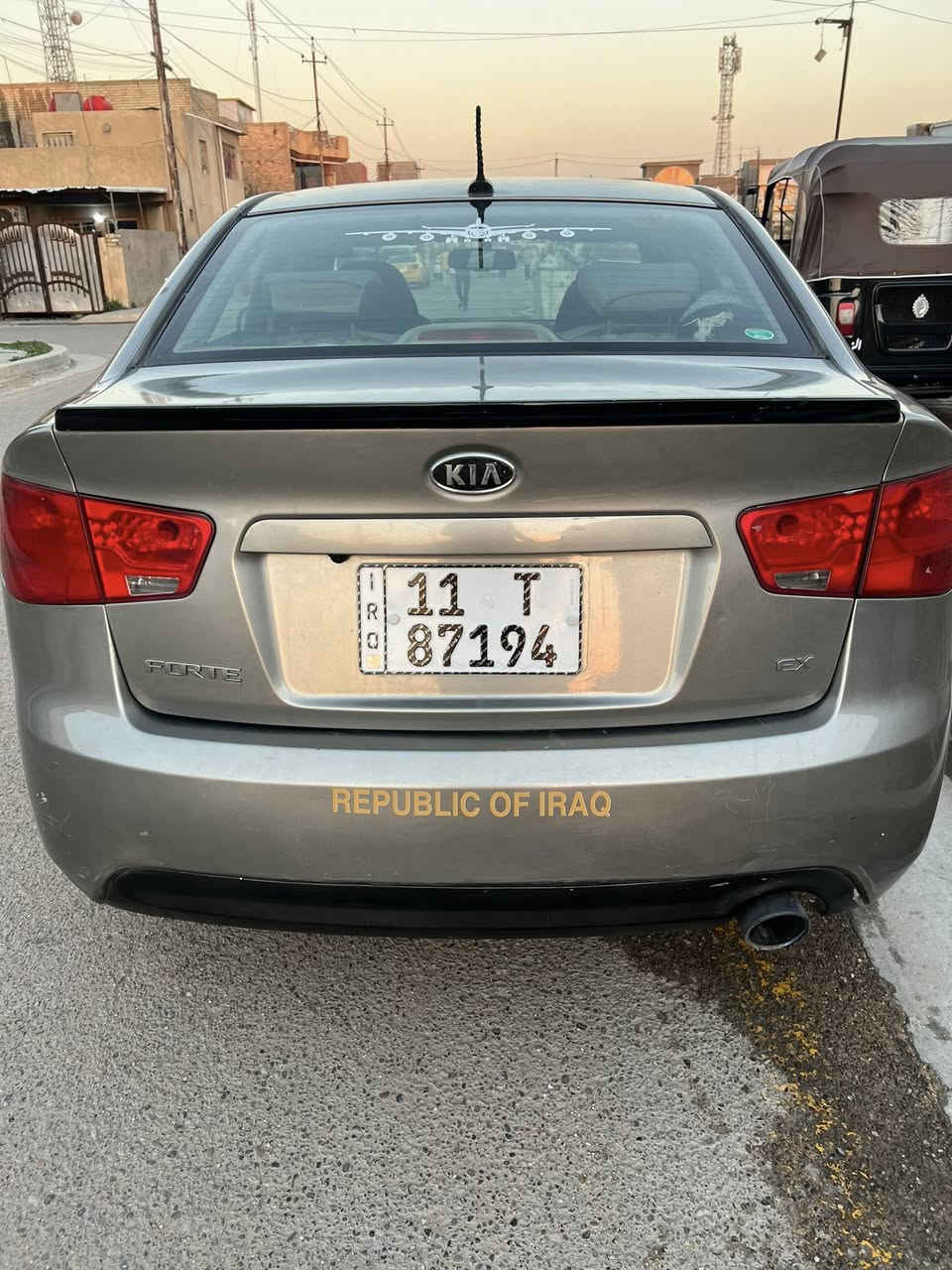 السلام عليكم سياره فورتي موديل 2010 للبيع وراد أمريكي سياره كلهه ليبل واحد  مصبوغه حزام للجماليه كير محرك جديد سيارة جاهز مابيها نقص مكفوله من السريع والتبديل مصبوغه حزام بسبب الجرائد السعر 85 وبيه مجال بسيط العنوان المحموديه حي بدر يم الجامع ) اسياره احلى من الصوره الرقم ***********
