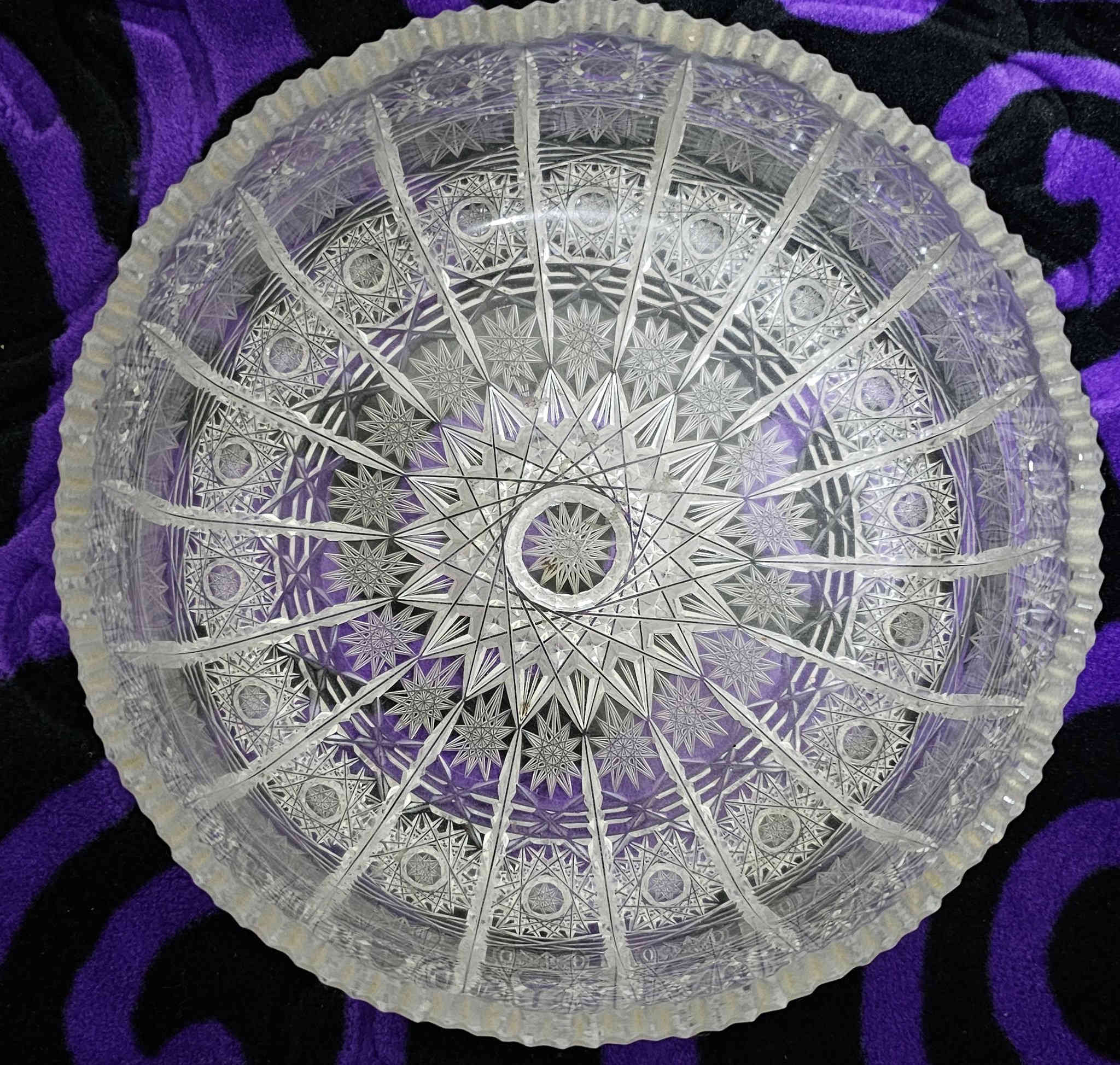 السلام عليكم
طاسه كرستال مع سلة جكليت للبيع
رايده ب50
هاتف ***********
مكاني علي الصالح مقابيل الطوبجي
