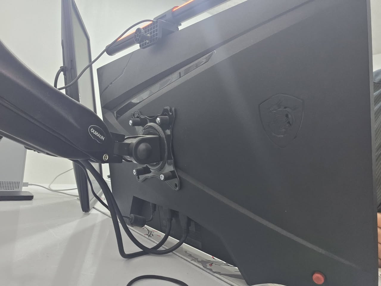 السلام عليكم
شاشة للبيع استخدام قليل نظافة 100% غرا١ها كاملة مع الكارتون
MSI
24
FHD
Ips
180hz
توصيل متوفر لكافة المحافظات
السعر 140 شامل التوصيل


**إذا كنت صاحب هذا الإعلان وتريد حذفه لأي سبب، رجاءا أرسل رسالة إلى الدعم الفني**