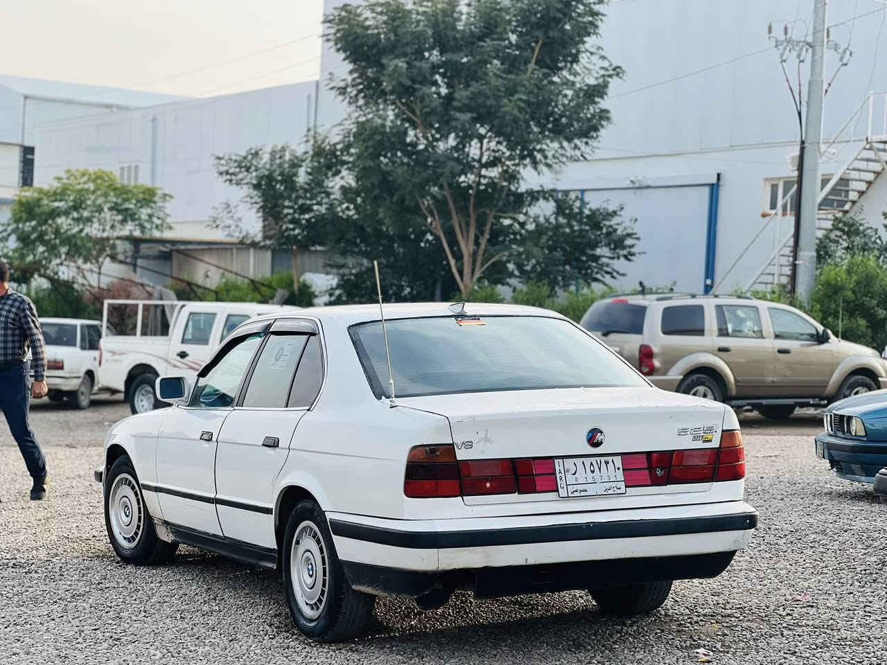 BMW 520 
مۆدیل١٩٩١
سەنەویو ئەوەلیاتی گشتی بەشەرت
سەیارەکە زۆر جوانە 
گشت گیانی ئیشەکات
چوار تایەو ویلی لۆک
تەقەورەقە چرکەی تیانیە سەیارەکە مەسروفی نیە
شوین کەلار 
ژ.م ***********
