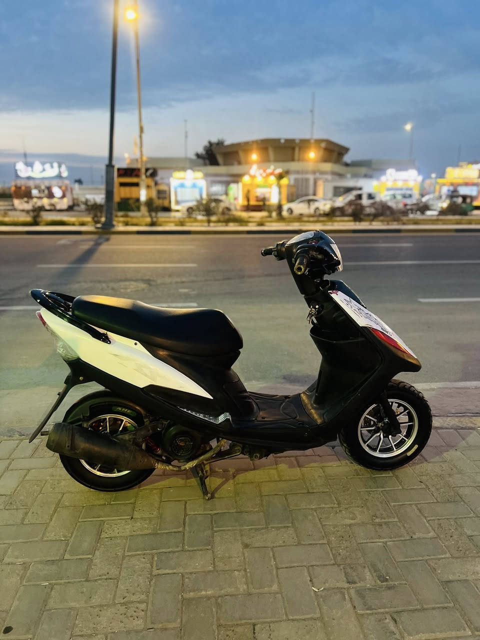 سلام عليكم
دراجة ماكس عدله
اللون أبيض + أسود 

سيت لون أحمر❤️ أشارة ، دبل خلفي 
قطرة دهن ، قبق عمبار ، عدسة لايت 

موديل 2006 سوادات فولل ✨
شلعة ومعدل 💯 كهربائيات 

سلف هندر لايت 💡
دراجة حلوة وبالعافية ع الياخذهة ❤️‍🔥

للاستفسار : ***********‬
المكان " الحكيمية مقابل النافورات📍
