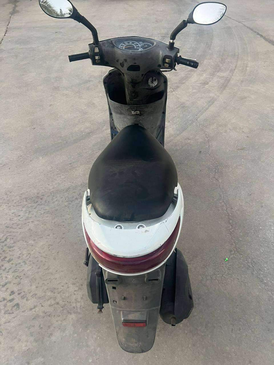 السلام عليكم 🫡
بريز 140  دراجه حلوه ومرتبه
والحمدلله مافديوم وكفتني اروح واجي بيها لشغلي
يعني دراجه لوز😚 دهن كل 15 يوم ابدله مداريها
تجي وتشوف بعينك شرط الدراجه ادك سرعته 💯 100
شراي أخليك على راسي 🙆 خابر وتدلل سعر (550)وبيه مجال
***********
‏‪***********‬‏
          #العنوان المشاهده 🫡
