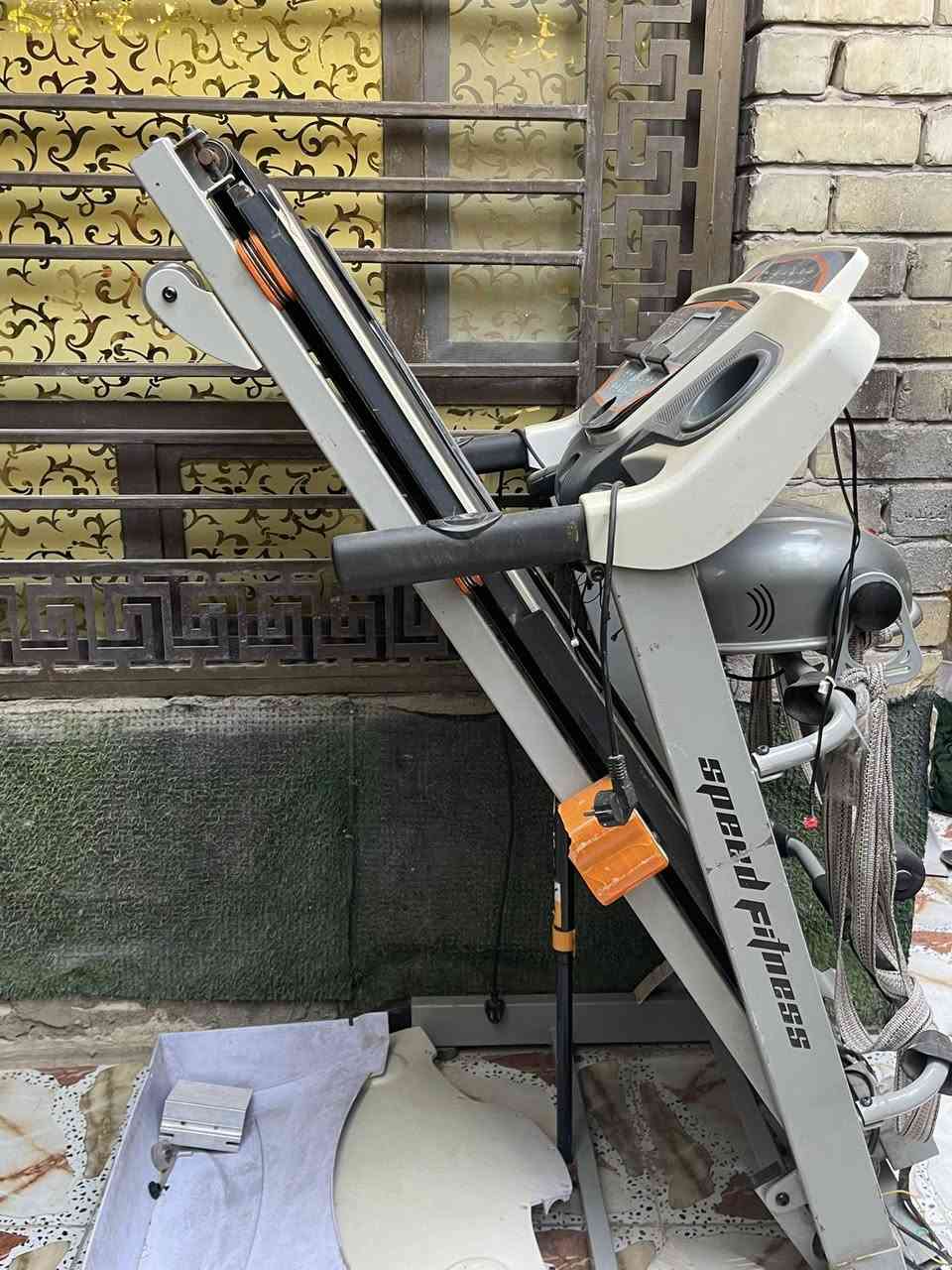 السلام عليكم جهاز جري وبيه جهاز هزاز جهاز الجري عاطل فسخته. وما عرفت اشده للبيع 125السعر رقم الهاتف *********** الموقع بغداد الكرغوليه
