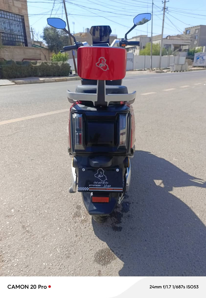 السلام عليكم 
دراجه شحن للبيع الصاعقه 
جديده شخط مابيها
6 بطاريات حجم كبير  32 امبير للبطاريه الوحده 
سرعتها 75 km
السعر 950  وبيها مجال 
مكاني الكاظمية  
للاستفسار ***********
