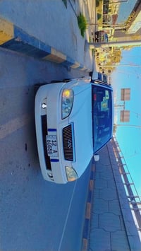 شيري كوين 2013 سياره نضيفه وبيها اربع اصابع معجون بدوسه فقط وبيها بارد...