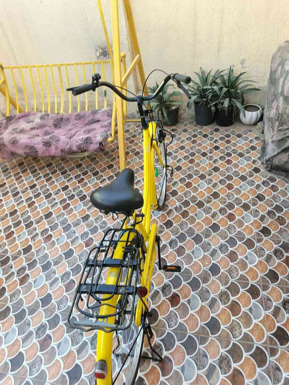 السلام عليكم باسكل للبيع موديل 22 بشهر 5 باسكل جديد شركه بيدي لون أصفر السعر 120 وبي  مجال مكاني حله نادر ثانيه قرب مول أهل الخير نادر الرقم ***********
