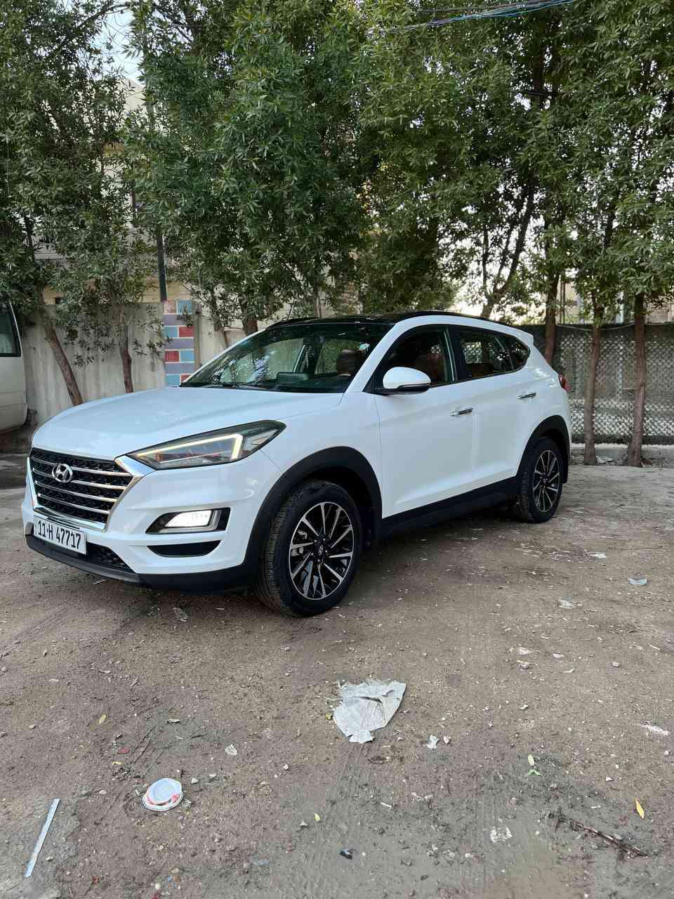 السلام عليكم 
توكسان 2019 خليجي الكاصد
ماشية 57 الف وعالفحص 
وجديدة السيارة وظع الشركة مملعوب ببرغي منها 
بأسمي شرط التحويل 
مكينة 2000
فول مواصفات 1/1
السيارة كفالة عامة عدا رصعة بارد 
ورصعة حصوة بلباب الخلفي الايمن 
سبير منازل 
والسيارة مثل موواظحة كدامك كل التفاصيل والمواصفات 
ب207$ 
مكاني بغداد 
للاتصال..***********
