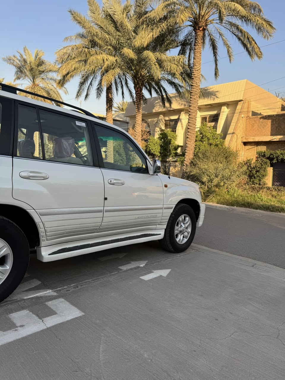 السلام عليكم لاندكروز 2007 GXR LlMTED
خليجي بريم أصل فول 1/1 استخدام شخصي من الوكاله 
مكينه كير كفاله عامه وضع الشركه ماشيه 170 حقيقي ع 
صبغ بابتين ع كد شخط فقط بدون دواخل بدون فتح
فحص محرك 4500 دبل تانكي 
فتحه كشن كهرباء 7 راكب
 فور ويل دفلوك
داخل صاج زراك لايت
أريل كهرباء هوك خلفي بلادي
ثلاجه 3 قطع تبريد مرايه داخليه ليزريه
بغداد الرصافه 
***********
