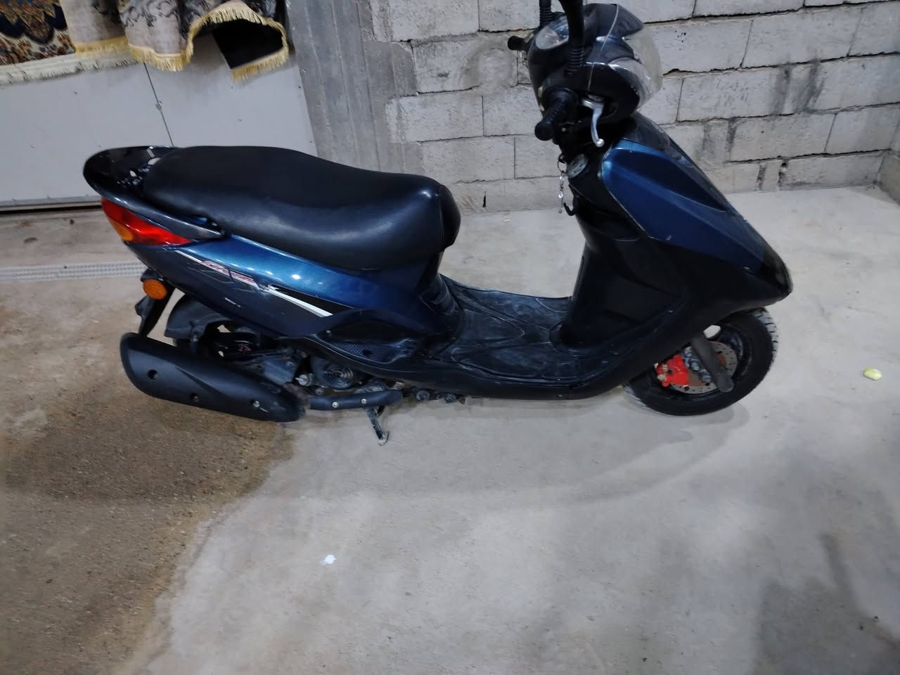 سلام عليكم
دراجة للبيع 
بريز حاويه 
مكينه مامفتوحه 
الدراجه نضيفه 
كفرات ابلديه ختم واحد 
مكينه ناعمه 
كلش حلو 
ماشيه 36
العنوان بصره القرنه 
***********
رقم الهاتف 
السعر 1050
وبيه مجال حك الجيه
