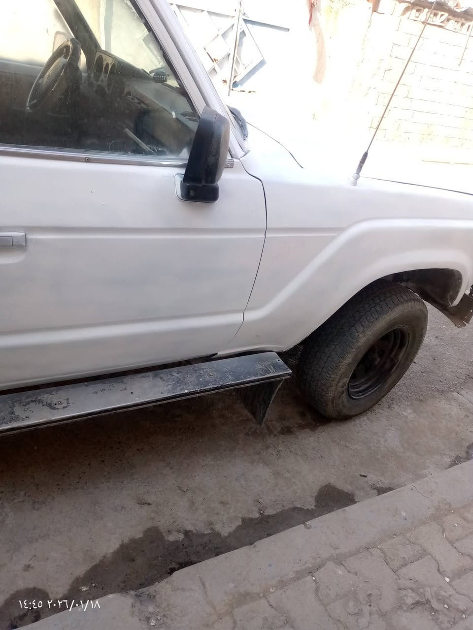 سياره لاندكروز موديل 82 رقم انكليزي تحويل ثاني يوم السعر 35 وبيها مجال بسيط رقم الهاتف ***********
