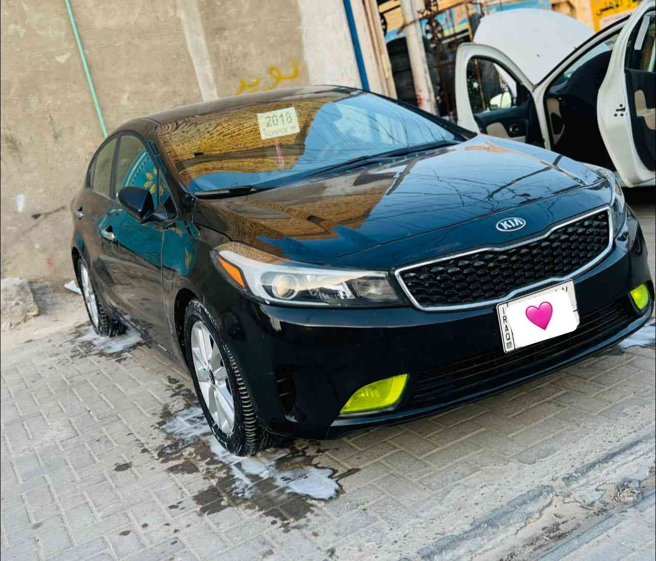 السلام عليكم كيه فورتي 2017 نص مواصفات حره رقم مثنئ تحويل مباشر وارد امريكي ماشيه 120 ضرر جاملغ وبنيد وصبغ جاملغ خلفي  بدون ضرر عابر كير ايتي 6 نمر محرك 2000 دوش حداديه تخم تاير تبريد ثلج كير ومحرك شرط جاهزه للخير مابيه نقص السعر 100 وبيه مجال للطيبين مكاني رميثه واتساب *********** 
اتصال ***********
