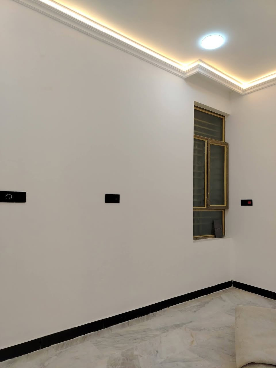 للبيع ١٠٠ م طابقين حديث ما مسكون منطقة الديوان
بسعر (٢٣٨ مليون) 
.......
اعلان رقم ٣٧١
.......
مشتمل ١٠٠ م طابقين حديث
واجهة ٥ نزال ٢٠
٣ نوم صحيات عدد ٢ بكل طابق
ارضيات مرمر
ديكورات داخليه وسقوف جبسن بورد
هستوة متقفل زيرو
شارع ١٢م
في منطقة الديوان قرب ثانوية الاصيل
للاستفسار *********** متوفر واتس اب اتصال
مكتب نيو هاوس للعقار الكائن في
حي الجهاد الديوان مقابل الامانة قرب كوفي ركن الديوان
#مكتب_نيوهاوس_للعقار

