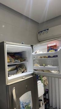 ثلاجة • ١٨٠×٦٥ • مكسور