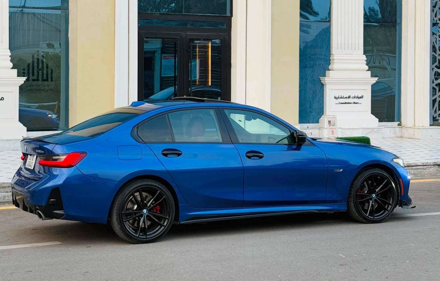 السلام عليكم .
للبيع : Bmw 330e 2023 Mpackage 
عداد المسافه : 37,000 
الضرر : السياره فقط جاملغ خلفي ايسر بارد ، ايرباكات لغود شواصي دواخل كله كفاله ✅ 
السياره فئة الام باكج بلاد بدون اي تبديل ، الداخل احمر ( داتا شو ، توقف ذاتي ، نقط عمياء ، سماعات هارمن كاردن ، كامرات محيطيه ، حساسات امامي خلفي ، وبعد بيهه هواي مواصفات ) 
صفر مسج بدون اي مصرف السياره كامله ✅ 
العنوان / المنصور - الداوودي 
الرقم / *********** 
السعر / 32,800$ قابل للتفاوض
