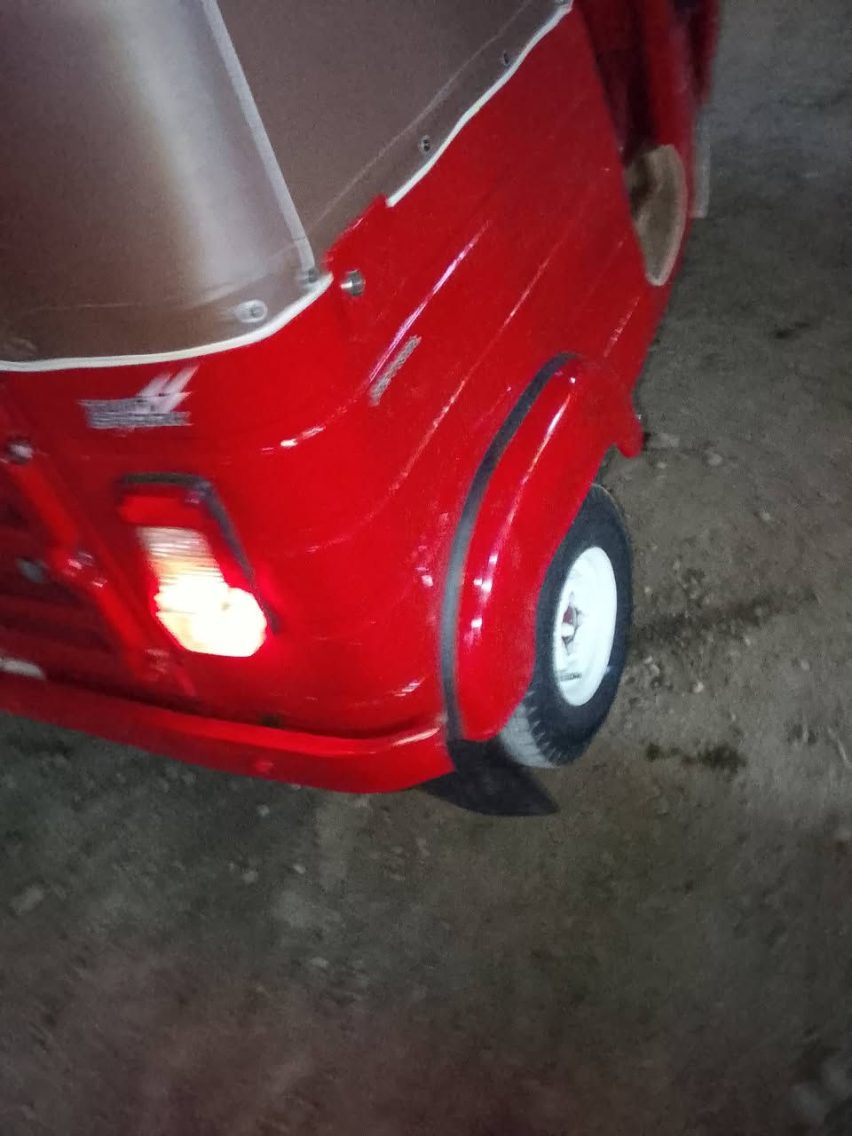 سلام عليكم عيد النشر بسبب الوعود الكاذبه تكتك موديل 2018 قره وركز اوراق  اوراق مكينه وكير خير من  كشر شوف العين تكتك نضيفه كبل الشارع الف ما تصرف عليها ضفيره جديده تخم تايرجبلي بل جيس اوراق كامله واصولي مكان بغداد الزعفرانيه نهايه شارع المعهد على سده رقمي وتساب ***********
