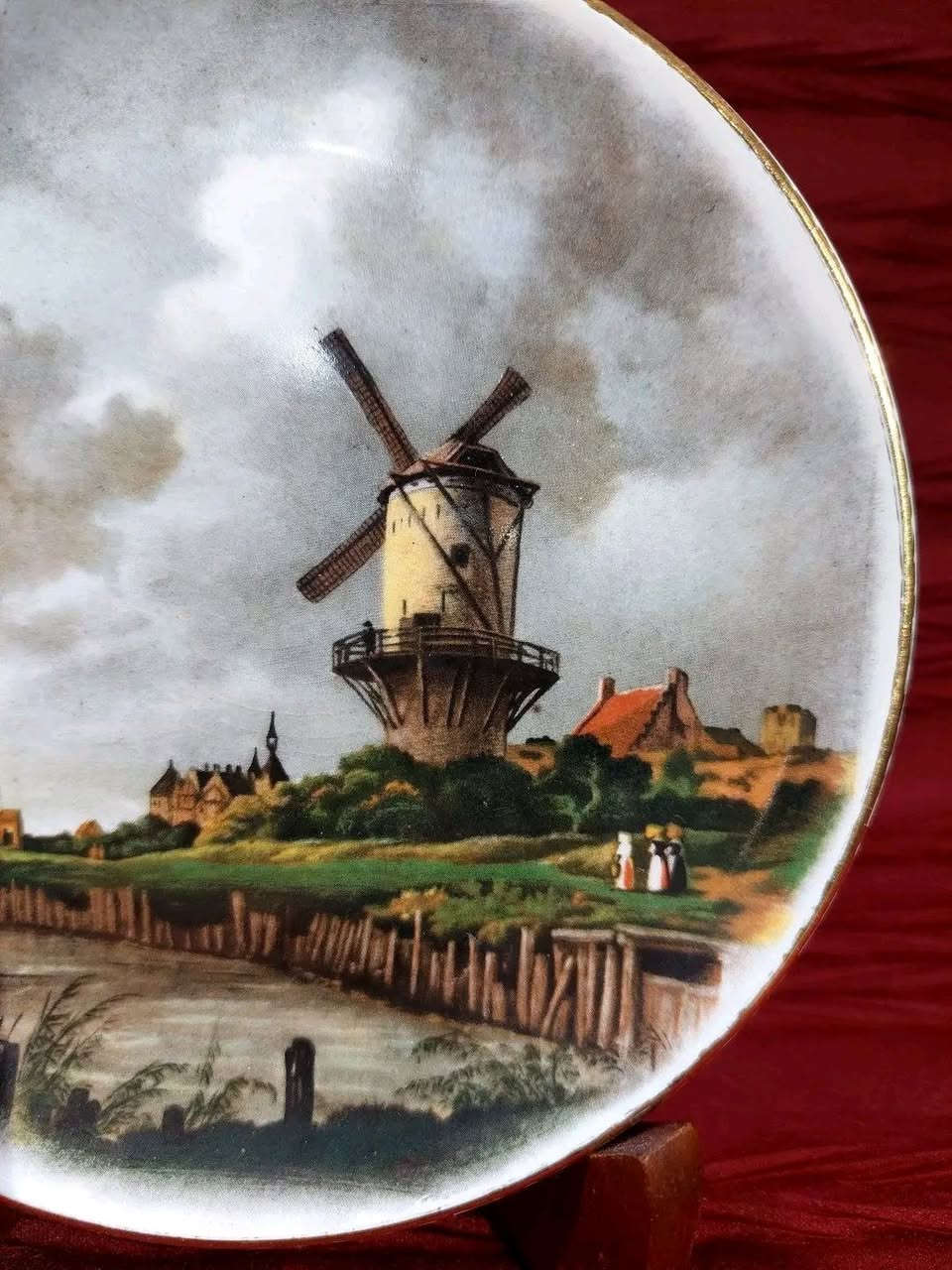 صحن للديكور كلش أنتيك يصور طاحونة الهواء الهولندية ،بتفاصيل رائعة،مختوم
القطر : 15 ونص سم
السعر : 6 الاف


**إذا كنت صاحب هذا الإعلان وتريد حذفه لأي سبب، رجاءا أرسل رسالة إلى الدعم الفني**