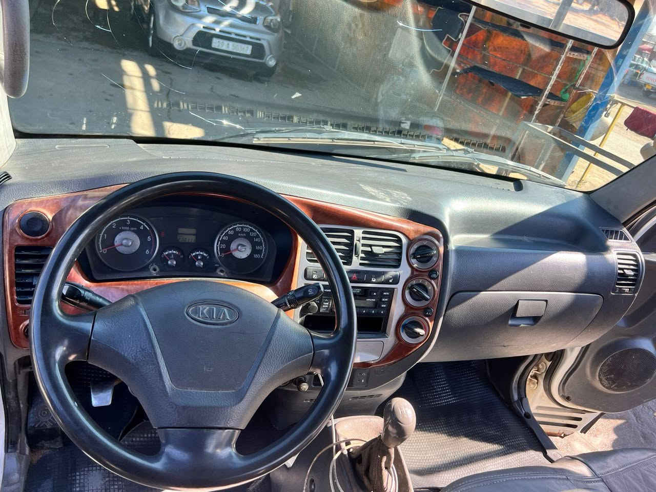 كيه بنگو 2009 أدوات السياره أبيعها هيه ورقمها ديالى الدولي الجديد سنويه ل30 بيها گصه بربع الشاصي من وره صفحه وحده محرك 3000 مسكر كير ومكينه وحداديه وتخم تاير بلكارتون جدد. (للمعلومه الأرقام و السنويه من سياره محترگه) وين ماتريد تروح لأي محافظه تطلع . مكان السياره كربلاء للاستفسار اكثر اتصل ‭0783 692 7119
