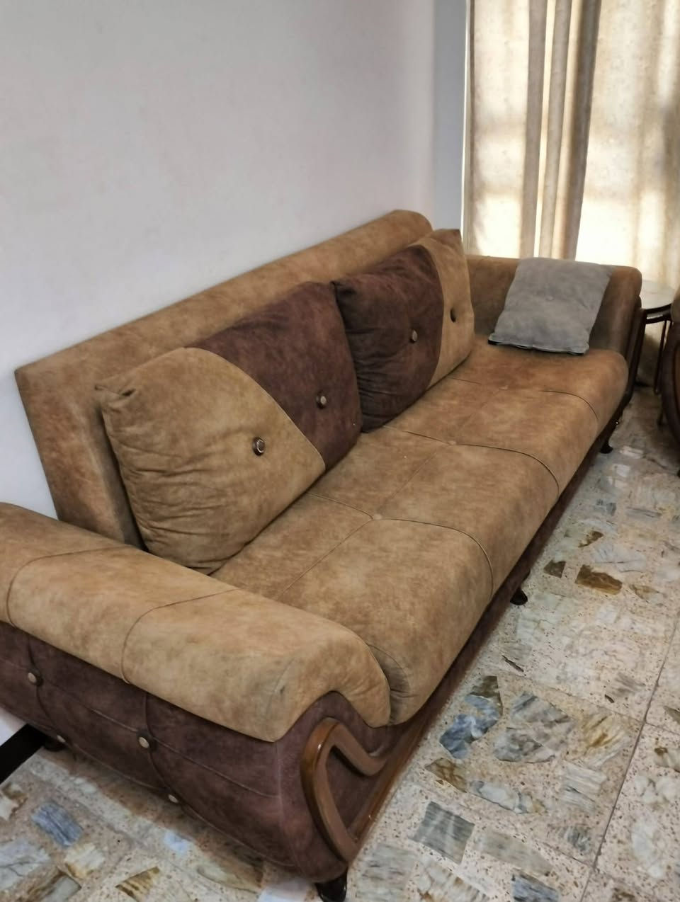 تخم تركي عشر مقاعد تكمه نظيف السعر ٤٠٠ وبي مجال بسيط للشراي


**إذا كنت صاحب هذا الإعلان وتريد حذفه لأي سبب، رجاءا أرسل رسالة إلى الدعم الفني**