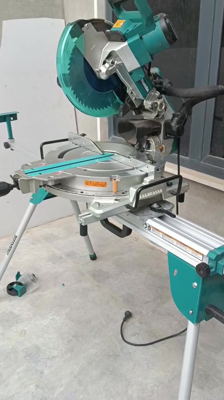 للبيع
كتر مكيتا سلايت 10 انج
***********
