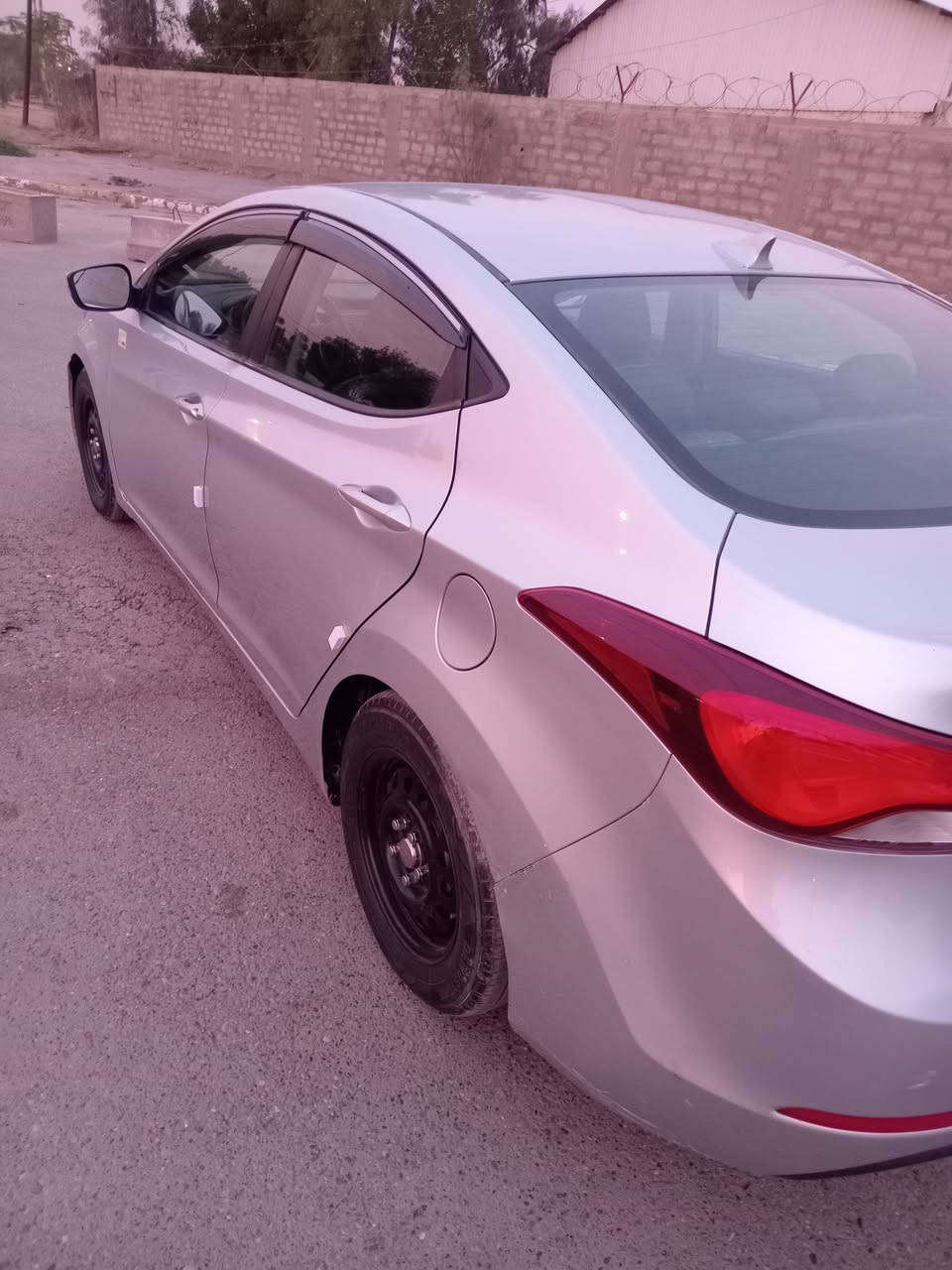 النترا موديل ١٦ كوري رقم بغداد انكليزي بأسمي سنويةل٢٨ هزه جديدة صبغ اربع قطع مثل ماموضح بسونار بدون دواخل محرك وكير اوتو وتبريد خيرمن الله صدر أمامي خلفي وتخم تاير وغرفته مدوشمة جديده حتى الكاعيه  السعر١٠٠ ورقه يعني شده وبيه مجال قليل الاتصال على الرقم ***********بلازحمه لم ارد على الفيس مكان السيارة بغداد
