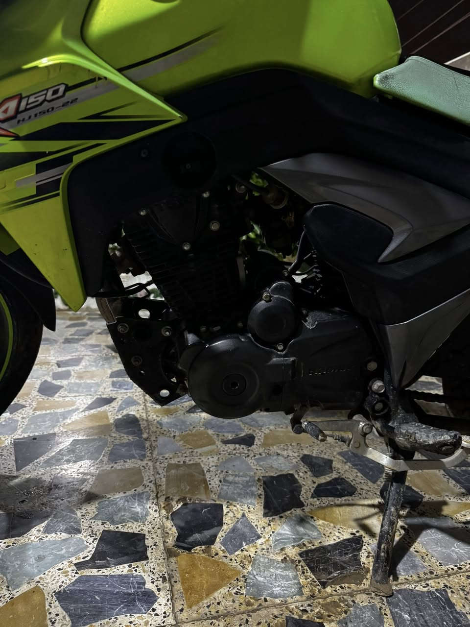 سلام عليكم
هاوجي لبيع موديل 23مسجل 
بي هاي ضربة بل تانكي ونقص دبلات 
سعر 10قفل 
***********
